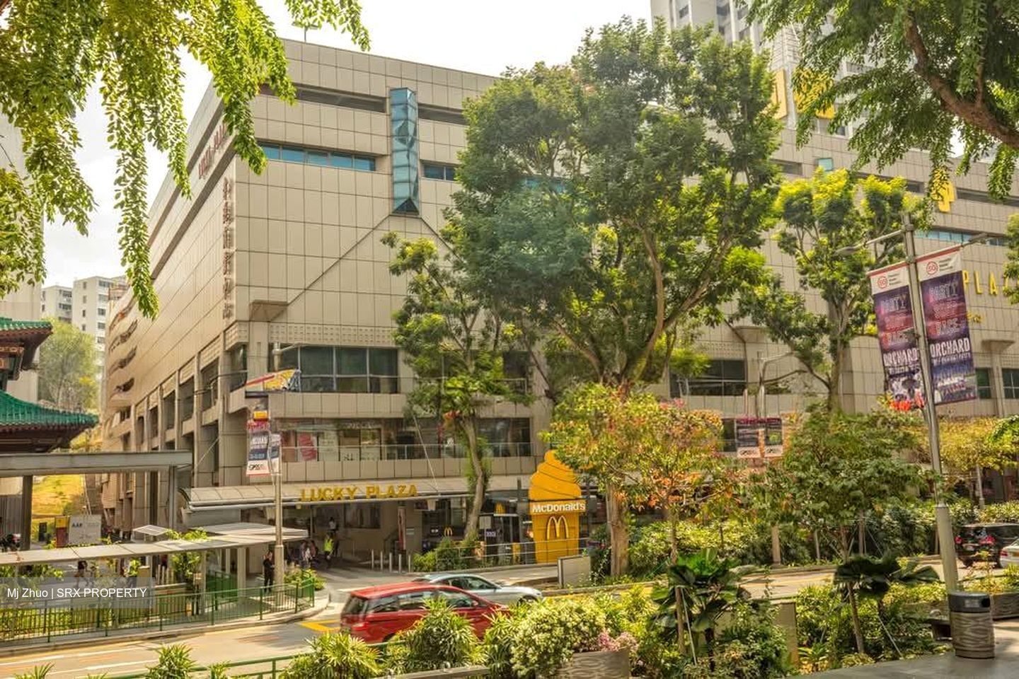 Lucky Plaza (D9), Retail #575758151
